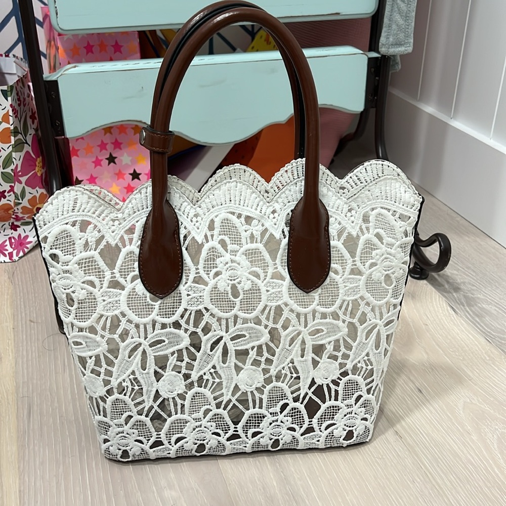 Elegant White Lace Tote Bag - Picture 3 of 6
